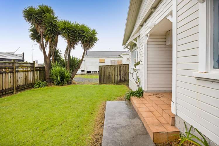 86 Lemon Street and 70, 72, 74 Eliot Street New Plymouth_24