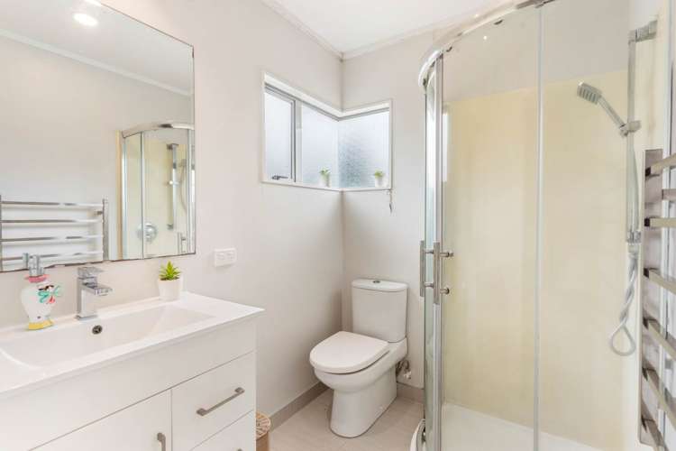 2/296 Wairau Road Glenfield_10