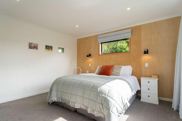 8 Hillview Crescent Paparangi_12