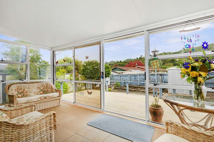 12 Helvetia Grove Naenae_15