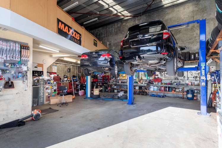 98 Main Road Tawa_2