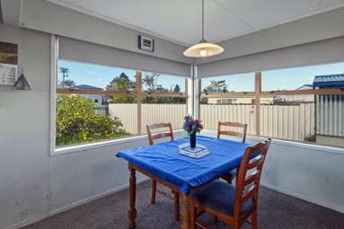 17 Byron Grove_4