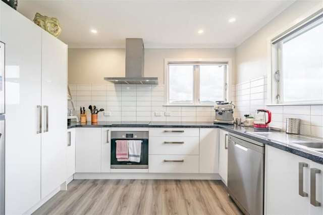 Spacious Renovated House in Tirohanga, Lower Hutt