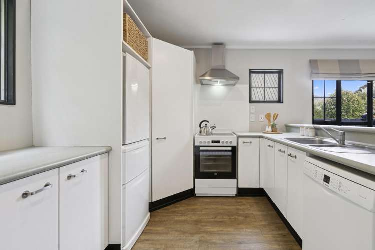 16B Parsons Glen Karori_16