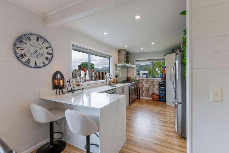 46 Dale Road Raumati South_1