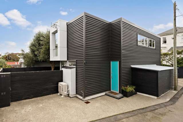 MODERN, PRIVATE AND PERFECTLY POSITIONED