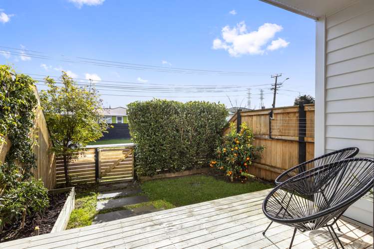 1/1a Royal View Road Te Atatu South_20