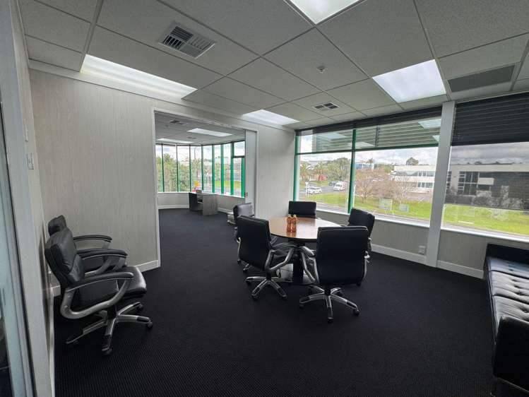 Level 1/5 William Pickering Drive Rosedale_1