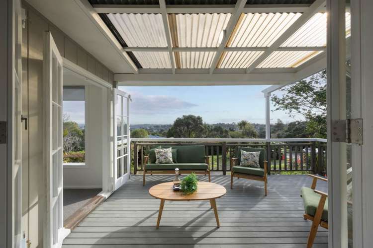 2 Deane Avenue Titirangi_1