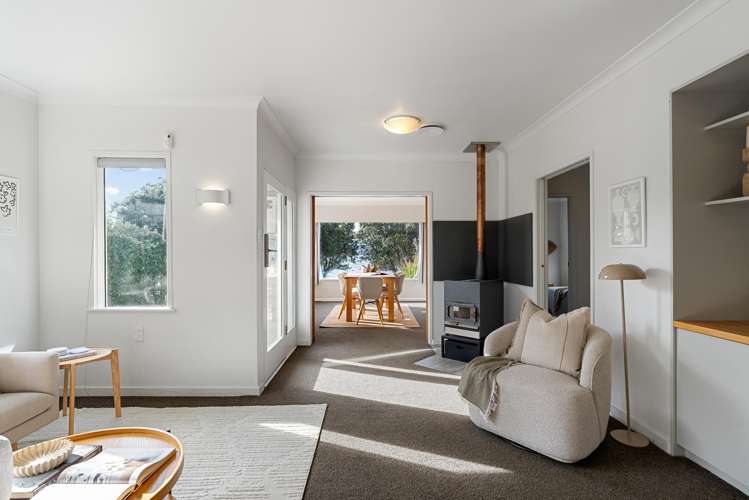 318 Queens Drive Lyall Bay_10