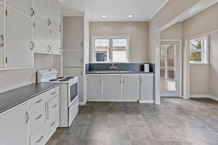 23 Savage Crescent West End_13