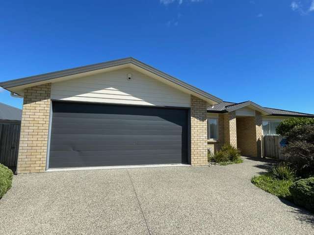 Spacious, 4 Bedroom family home, Double glazed, modern and sunny