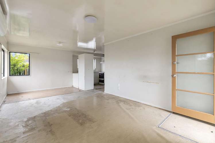 2 Staverton Crescent Mangere_13