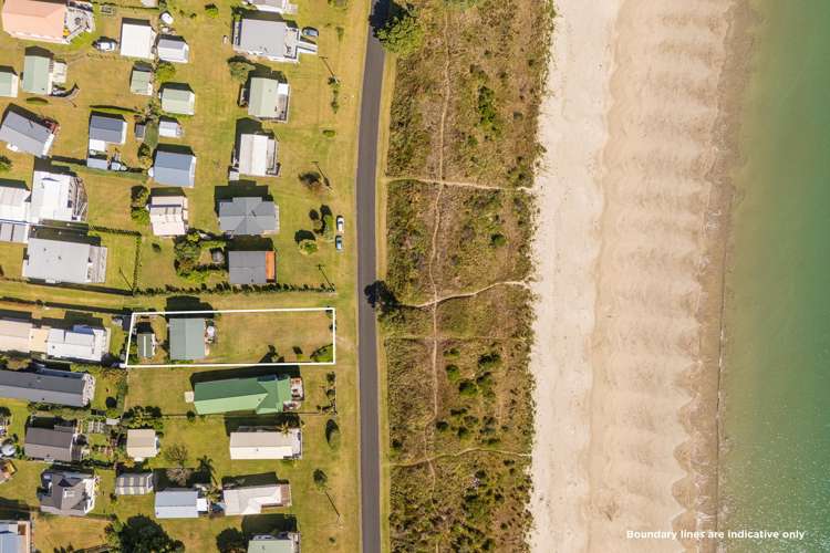 44 Marine Parade Cooks Beach_37