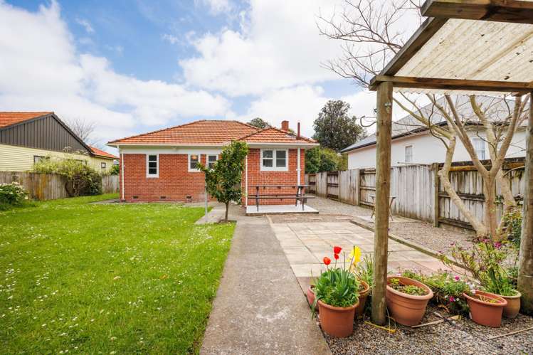 210 College Street West End_18