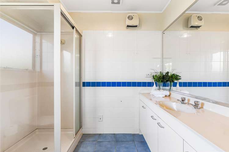 41 Headcorn Place Botany Downs_13