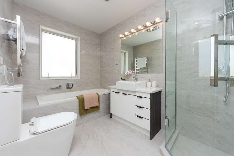 70 Donegal Park Drive Flat Bush_6