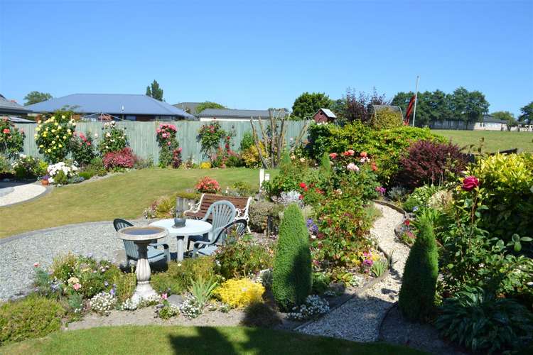 47 Pages Road Marchwiel_9