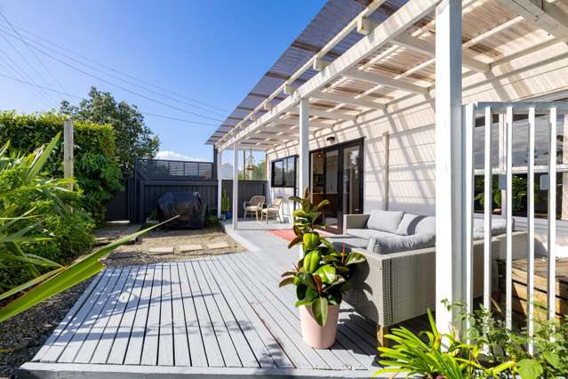 Versatile Coastal Living with Income Potential