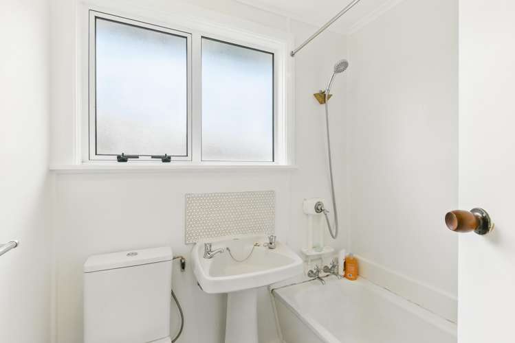 96 Main Road Titahi Bay_14