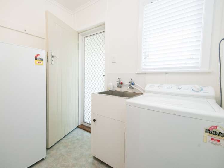 201 Caroline Place Mayfair_17