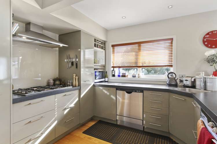 7 Essex Street Te Atatu South_9