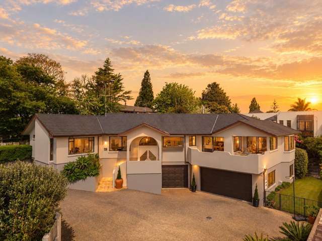 Mountain Views, Sunsets and Three-Car Garaging