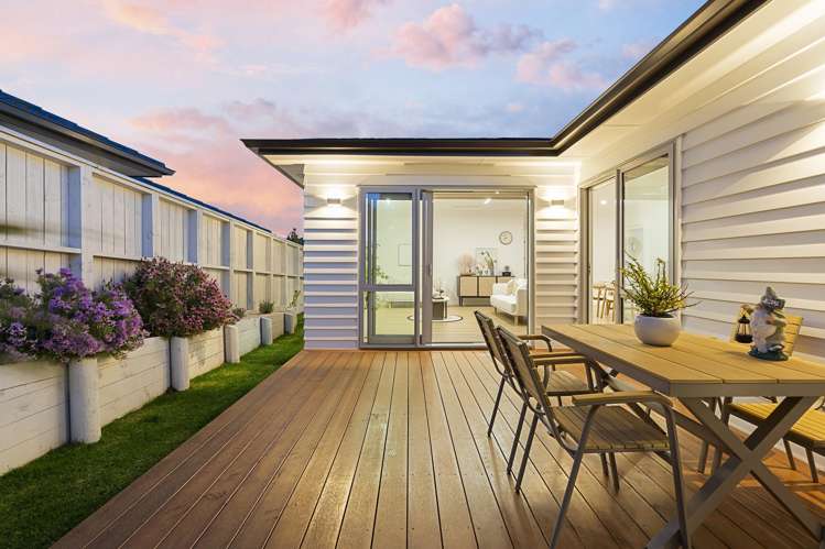 19 & 19A Surf View Crescent Red Beach_27