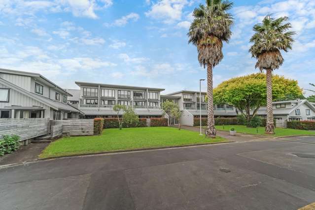 Sunny 1-Bedroom + Study Apartment with Car Park & Facilities