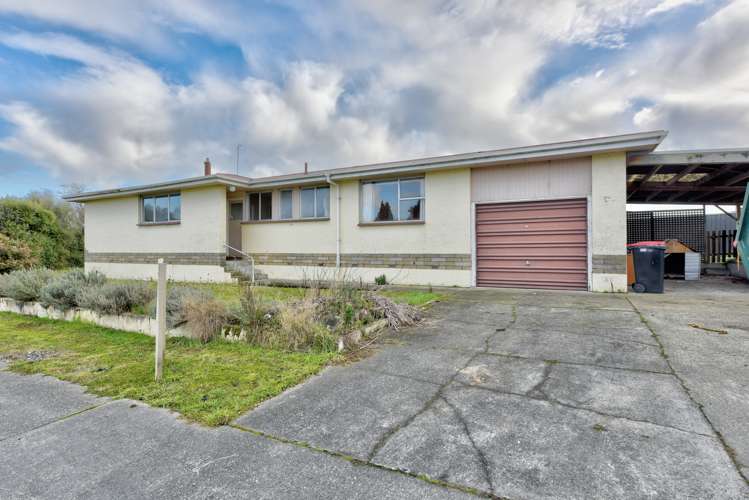 6 Dale Crescent Gore Surrounds_17