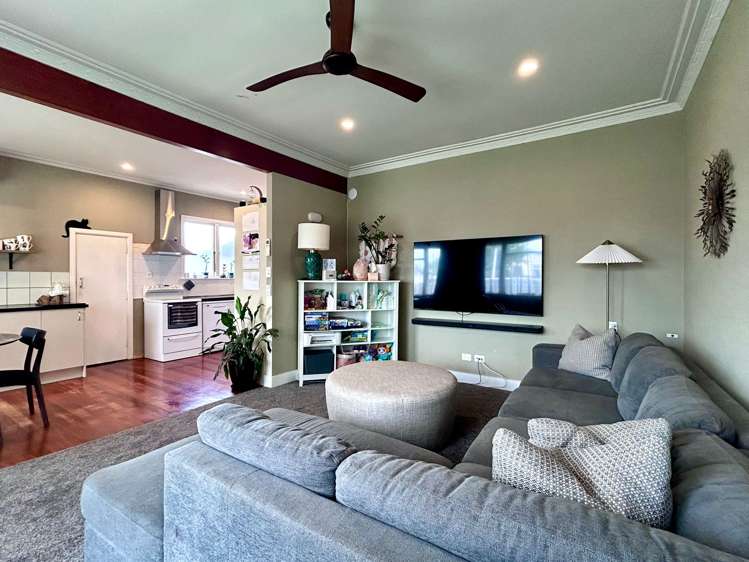 818 Oliphant Road Raureka_6