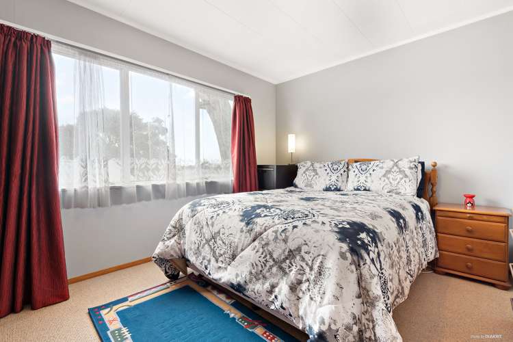 2/15 Netherlands Avenue Kelston_6