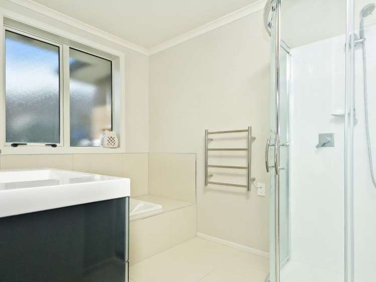 9 Cabourne Drive Glenview_21