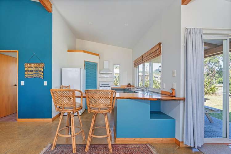 1 Hawk Hill Crescent Cooks Beach_5
