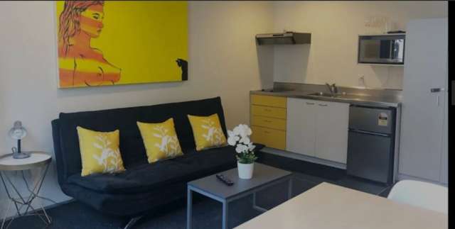 Chic Fully furnished Central Apt with Pool