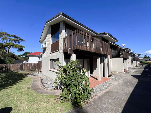 Spacious 3-Bedroom Home in a Prime Panmure Loc...