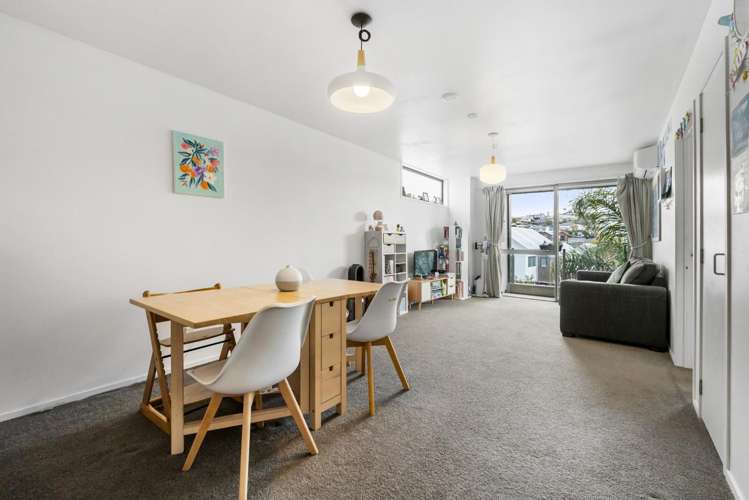 211/17 Link Crescent Stanmore Bay_3
