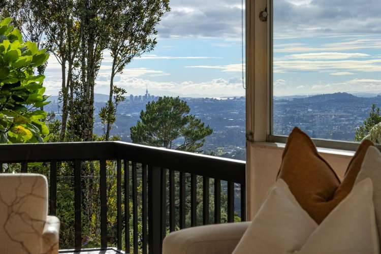 900 West Coast Road Waiatarua_13