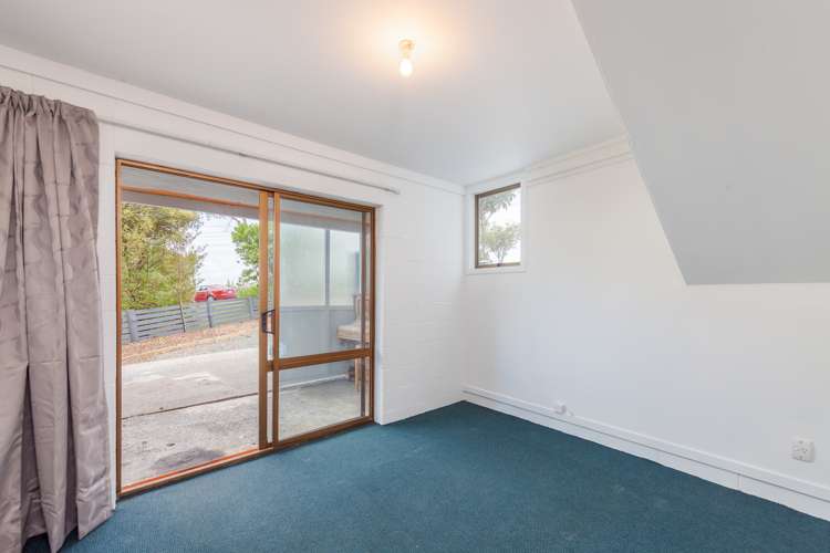 17 Piccadilly Circus Snells Beach_14