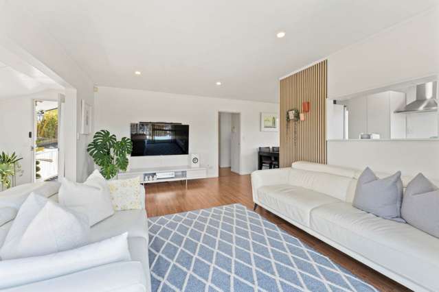 2/84 Totaravale Drive Totara Vale_3