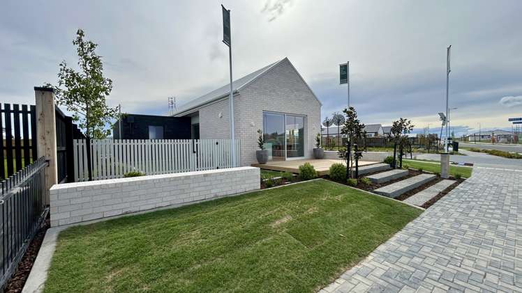 56 Accadia Drive, Arbor Green_5