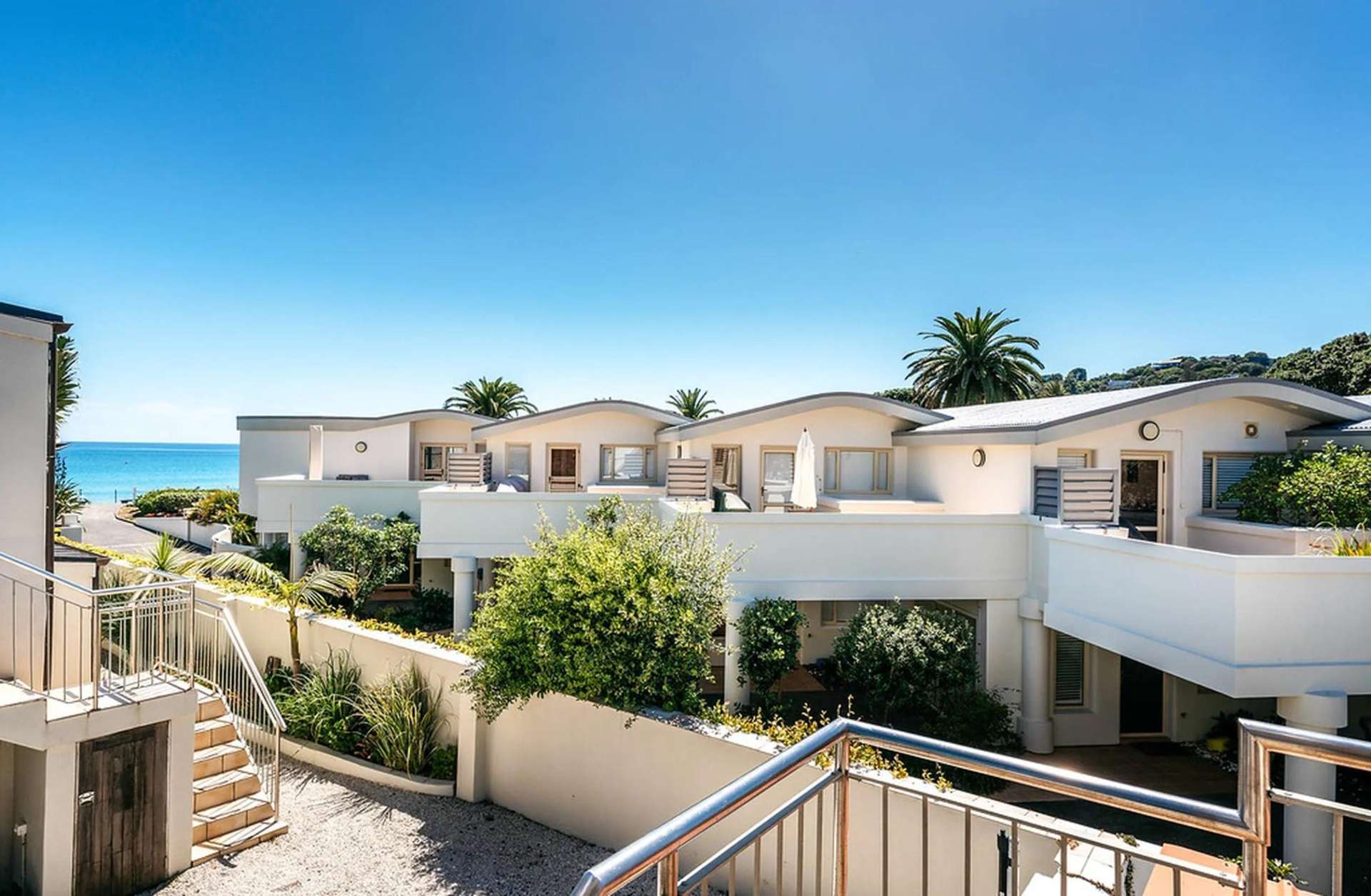 10/25 The Strand Onetangi_0