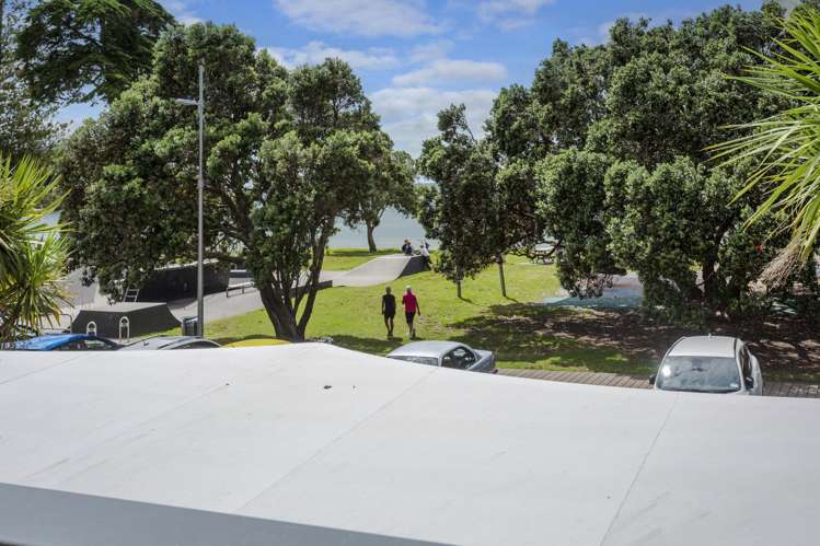 4/6 Beach Front Lane Browns Bay_8