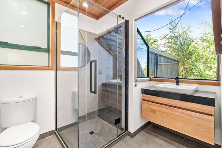 110 Attwood Road Paremoremo_11