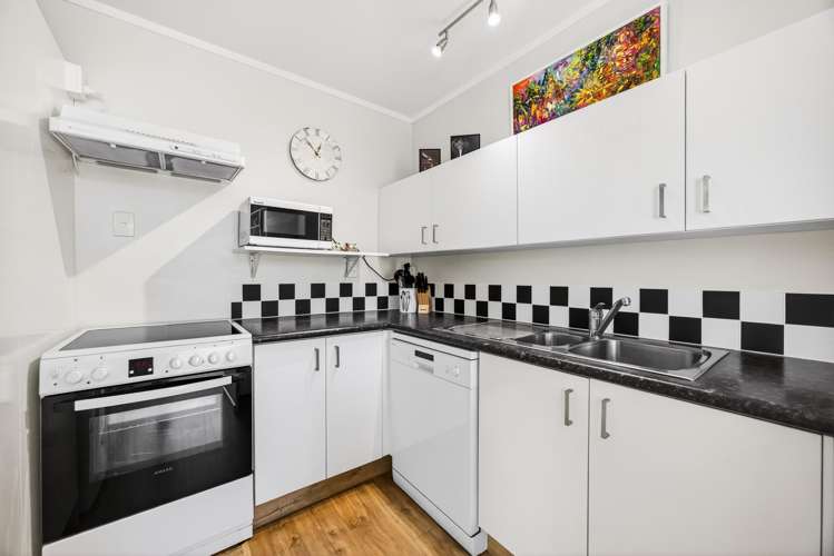 14/61A Birkdale Road Birkdale_4
