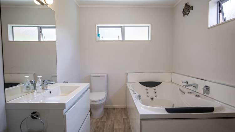 18 Seabreeze Way Raglan_10