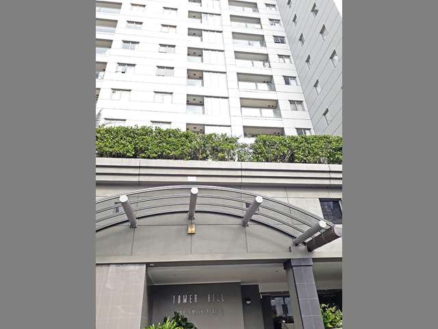 Tower Hill Studio Apartment