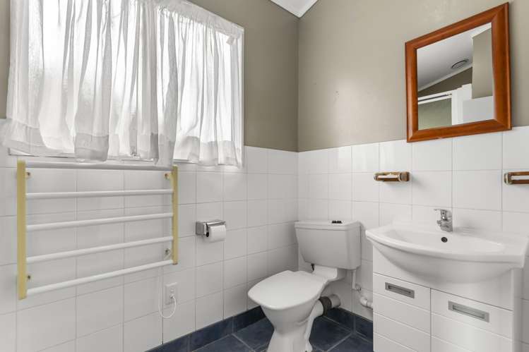 9 Gosford Drive Botany Downs_12