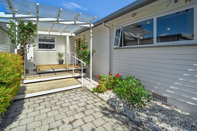 915 Harding Road Camberley_2