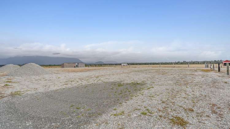 22 Airport Lane Haast_11